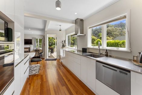 Photo of property in 33 Jocelyn Crescent, Pinehaven, Upper Hutt, 5019