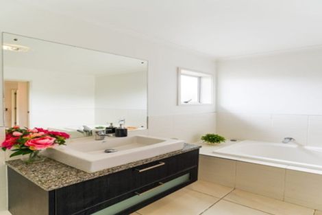 Photo of property in 12 Kouras Place, Flat Bush, Auckland, 2016