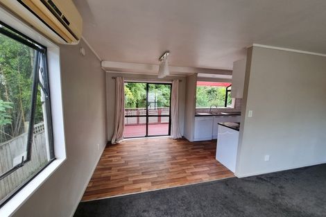 Photo of property in 2/5 September Place, Forrest Hill, Auckland, 0620