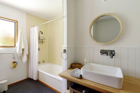 Photo of property in 19 Kamahi Road, Tennyson Inlet, 7195