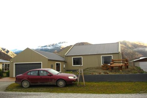 Photo of property in 10 Inverness Crescent, Arrowtown, 9302
