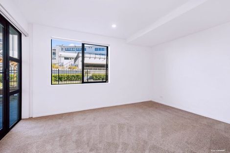 Photo of property in Apollo Apartments, 5/46g Rosedale Road, Rosedale, Auckland, 0632
