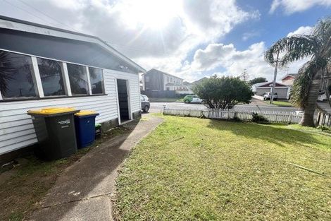 Photo of property in 5 Kokiri Street, Te Atatu South, Auckland, 0610