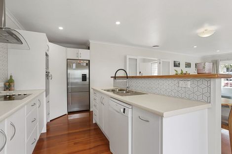 Photo of property in 46 Lagoon Way, West Harbour, Auckland, 0618