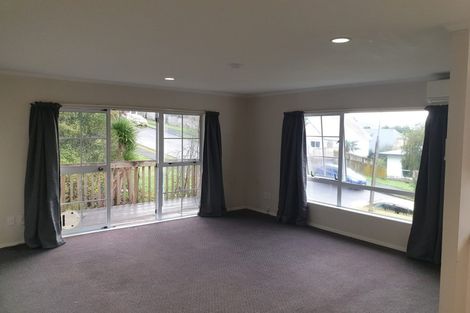 Photo of property in 1/35 Witheford Drive, Bayview, Auckland, 0629