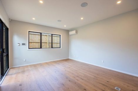 Photo of property in 15 Mcindoe Road, Kumeu, 0810