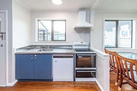 Photo of property in 24 Selwyn Crescent, College Estate, Whanganui, 4500