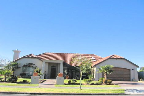 Photo of property in 12 Crannog Fen, Wattle Downs, Auckland, 2103