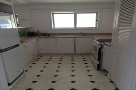 Photo of property in 6 Sampson Lane, Northcote, Auckland, 0627