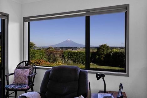 Photo of property in 3 Larlin Heights, Hawera, 4675