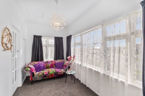 Photo of property in 670 Queen Street East, Levin, 5510