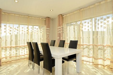 Photo of property in 75 San Valentino Drive, Henderson, Auckland, 0612