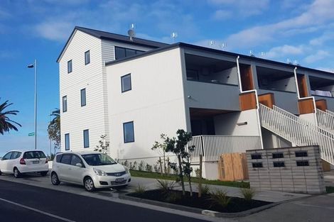 Photo of property in 1/2 Frances Bryers Road, Hobsonville, Auckland, 0616