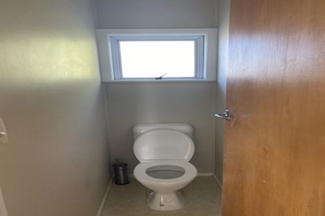 Photo of property in 1/24 Knights Road, Rothesay Bay, Auckland, 0630