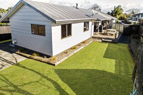 Photo of property in 11 Coolen Place, Tuakau, 2121