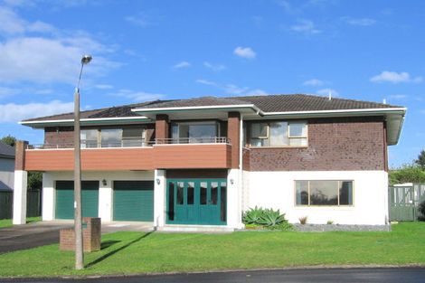 Photo of property in 8 Coquille Place, Half Moon Bay, Auckland, 2012