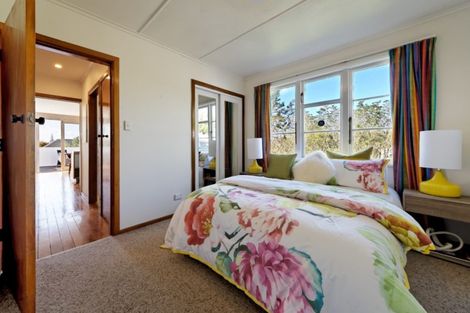 Photo of property in 1 Trojan Crescent, New Lynn, Auckland, 0600