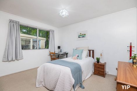 Photo of property in 18 Colchester Crescent, Newlands, Wellington, 6037