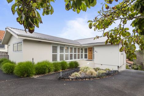 Photo of property in 35 Onewa Road, Northcote, Auckland, 0627