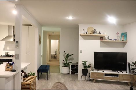 Photo of property in 1/2 Fernlea Rise, Bayview, Auckland, 0629