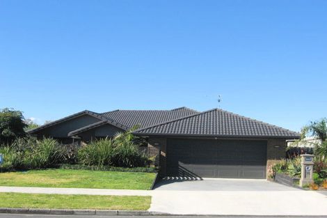 Photo of property in 16 Crannog Fen, Wattle Downs, Auckland, 2103