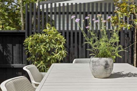 Photo of property in 5c Hillcrest Avenue, Hillcrest, Auckland, 0627