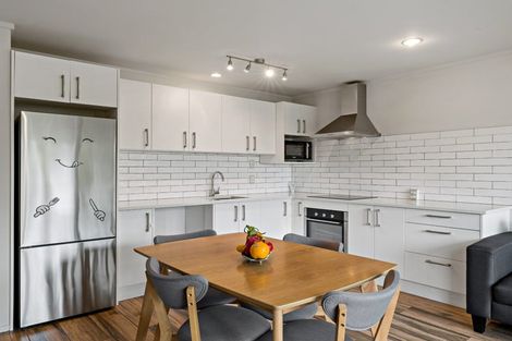 Photo of property in 3/18 Parr Terrace, Castor Bay, Auckland, 0620