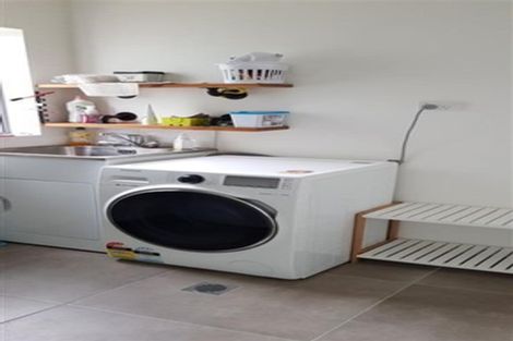 Photo of property in 1/26 Hollowout Street, Takanini, 2112