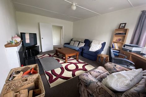 Photo of property in 18 Railway Street, Eltham, 4322