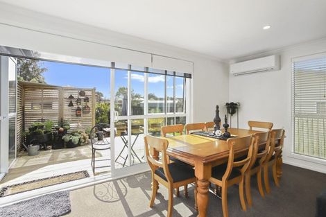 Photo of property in 10 Ararata Lane, Mangere Bridge, Auckland, 2022