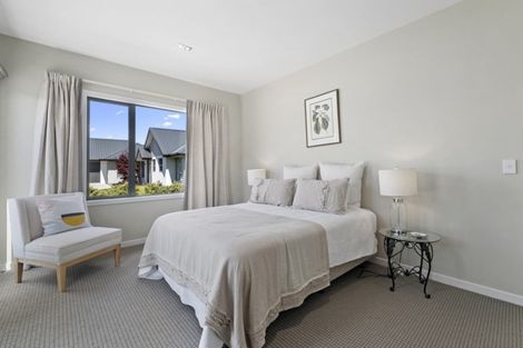Photo of property in 11 Urquhart Place, Wanaka, 9305