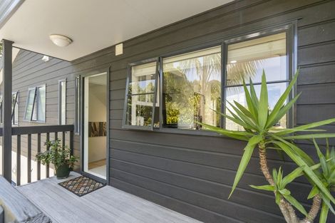 Photo of property in 1/27 Holdaway Avenue, Northcote, Auckland, 0627