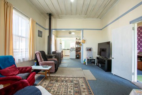 Photo of property in 70 Allardice Street, Dannevirke, 4930