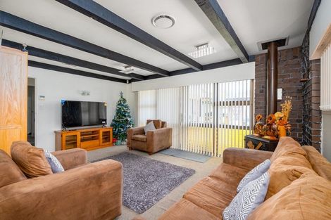 Photo of property in 3 Zenith Place, Conifer Grove, Takanini, 2112