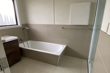 Photo of property in 17 Bradbury Road, Botany Downs, Auckland, 2010