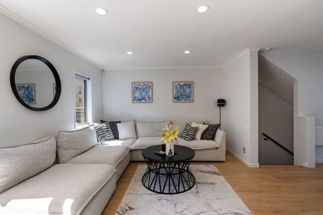 Photo of property in 2/15 Roxburgh Street, Mount Victoria, Wellington, 6011