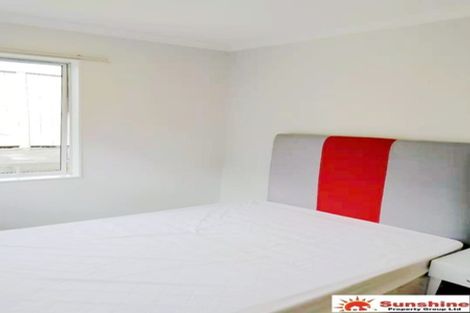 Photo of property in 17 Northcross Drive, Oteha, Auckland, 0632