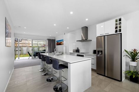 Photo of property in 10 Couldrey Crescent, Red Beach, 0932