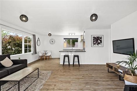 Photo of property in 3 Sumich Place, West Harbour, Auckland, 0618