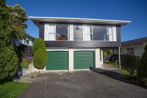 Photo of property in 8 Lauderdale Road, Papakowhai, Porirua, 5024