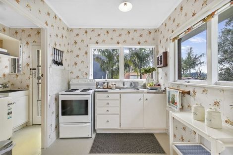 Photo of property in 1/14 Lynn Road, Bayview, Auckland, 0629