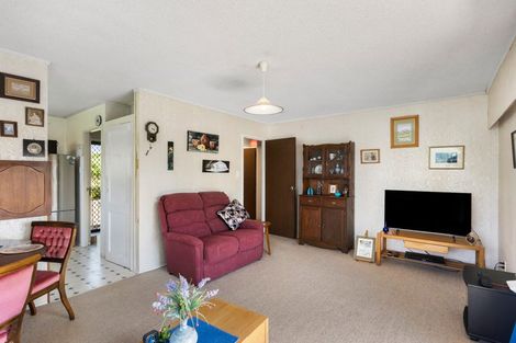 Photo of property in 2/4 Dalwhinnie Parade, Highland Park, Auckland, 2010