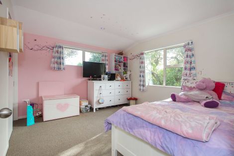Photo of property in 40 Roberts Road, Glenfield, Auckland, 0629
