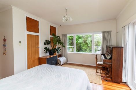Photo of property in 33 Pinehaven Road, Pinehaven, Upper Hutt, 5019