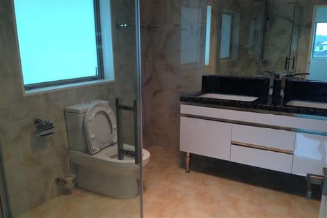 Photo of property in 50 Huntington Park Drive, Greenhithe, Auckland, 0632