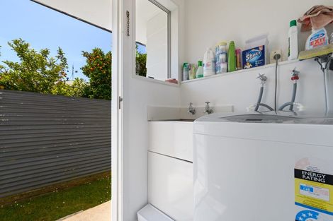 Photo of property in 38 Queen Road, Bellevue, Tauranga, 3110