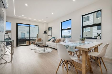 Photo of property in 7/16 Binsted Road, New Lynn, Auckland, 0600