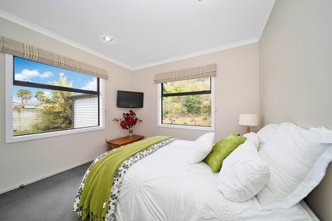 Photo of property in 11 Links Drive, Waiwhakaiho, New Plymouth, 4312