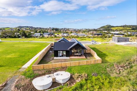 Photo of property in 8 Grey Heron Close, Mangawhai Heads, 0573