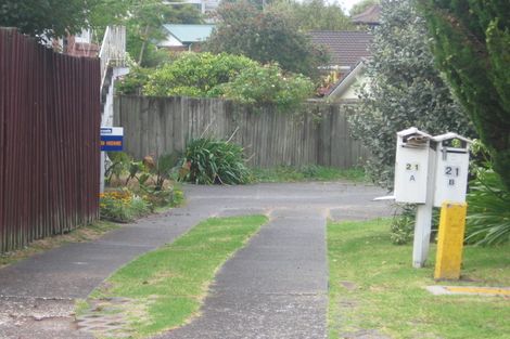 Photo of property in 2/21 Margaret Place, Milford, Auckland, 0620